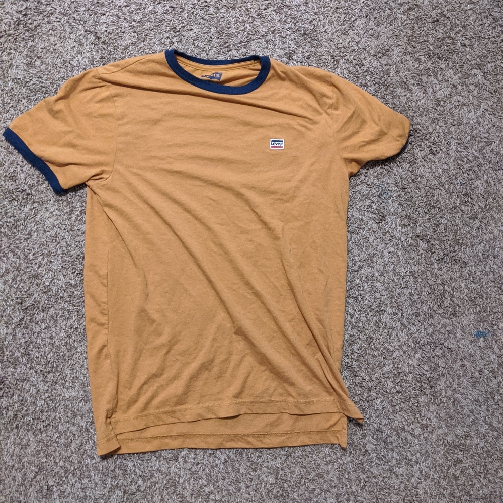 Levi's tee